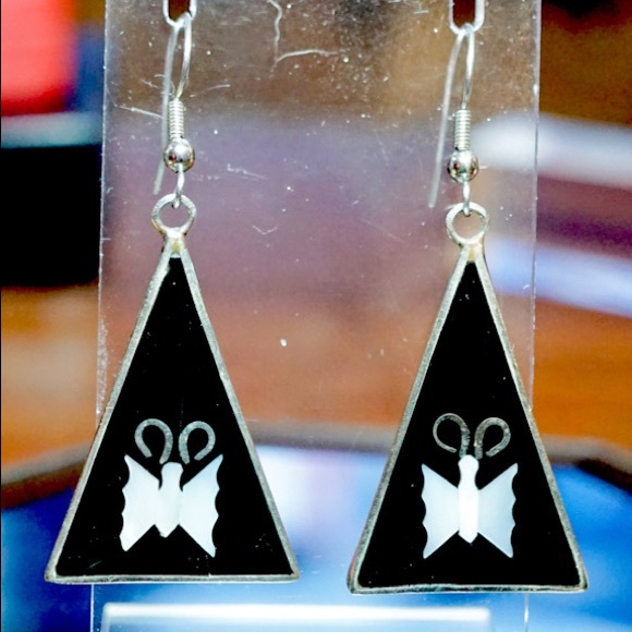 Vintage MOP Butterfly & Onyx Earrings - Picture 5 of 5